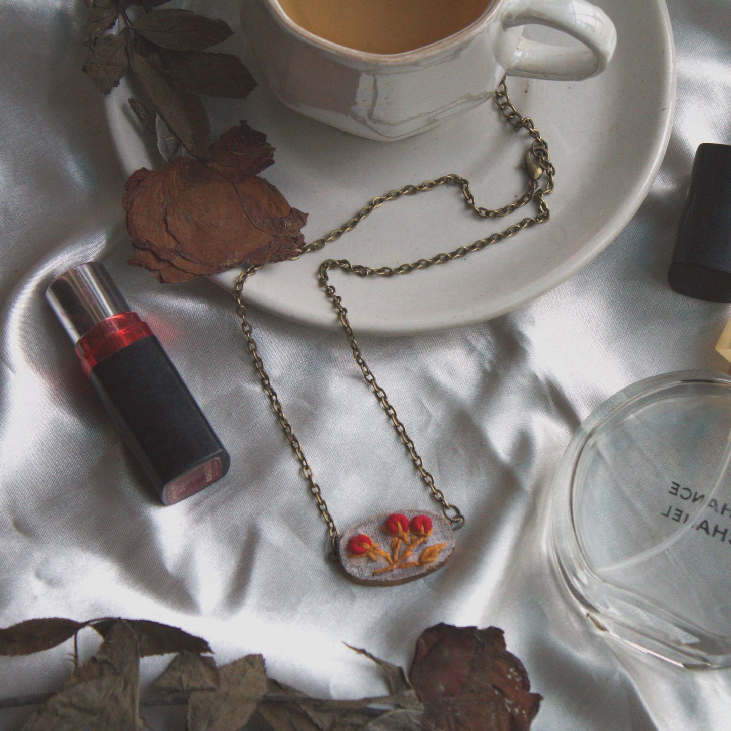 Bright Red Rose Triple Buds Oval Necklace