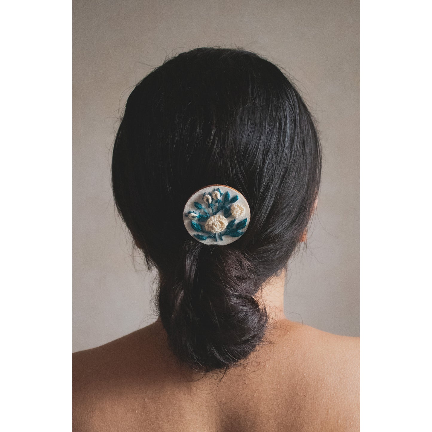 Off-White Rose Branch Round Hair Comb Pin