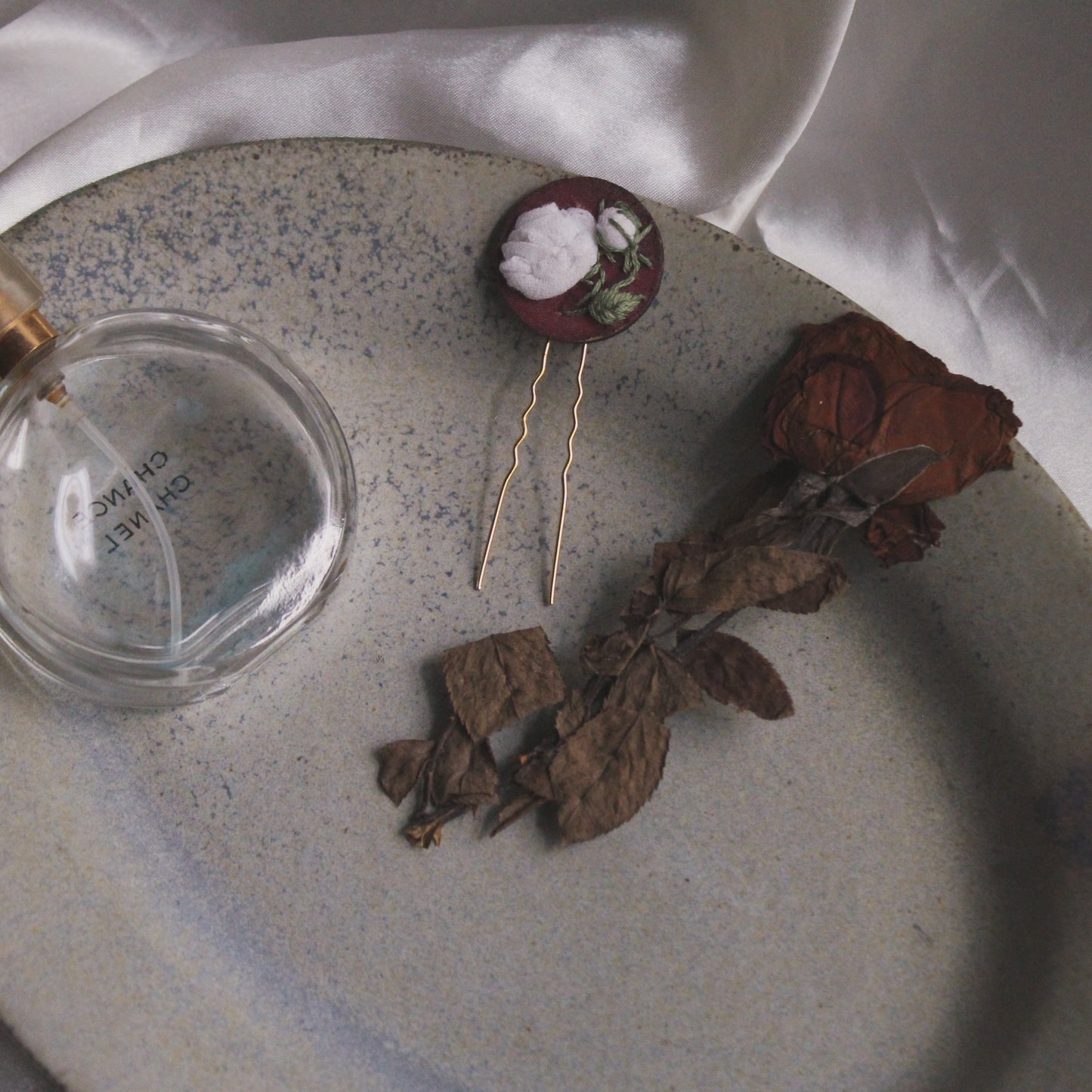 White Rose Branch Round Hair U-Pin