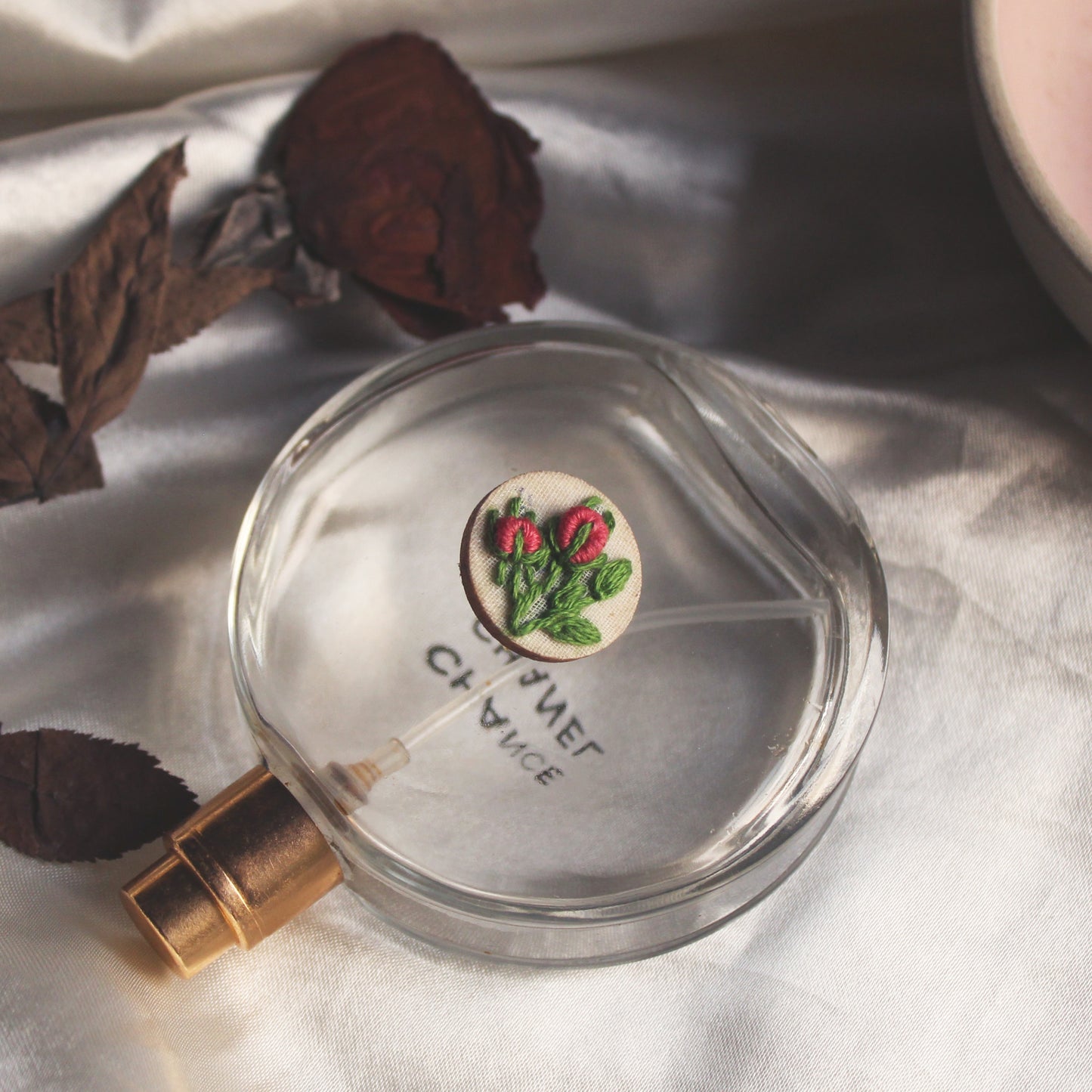 Peach Rose Buds Round Brooch Pin