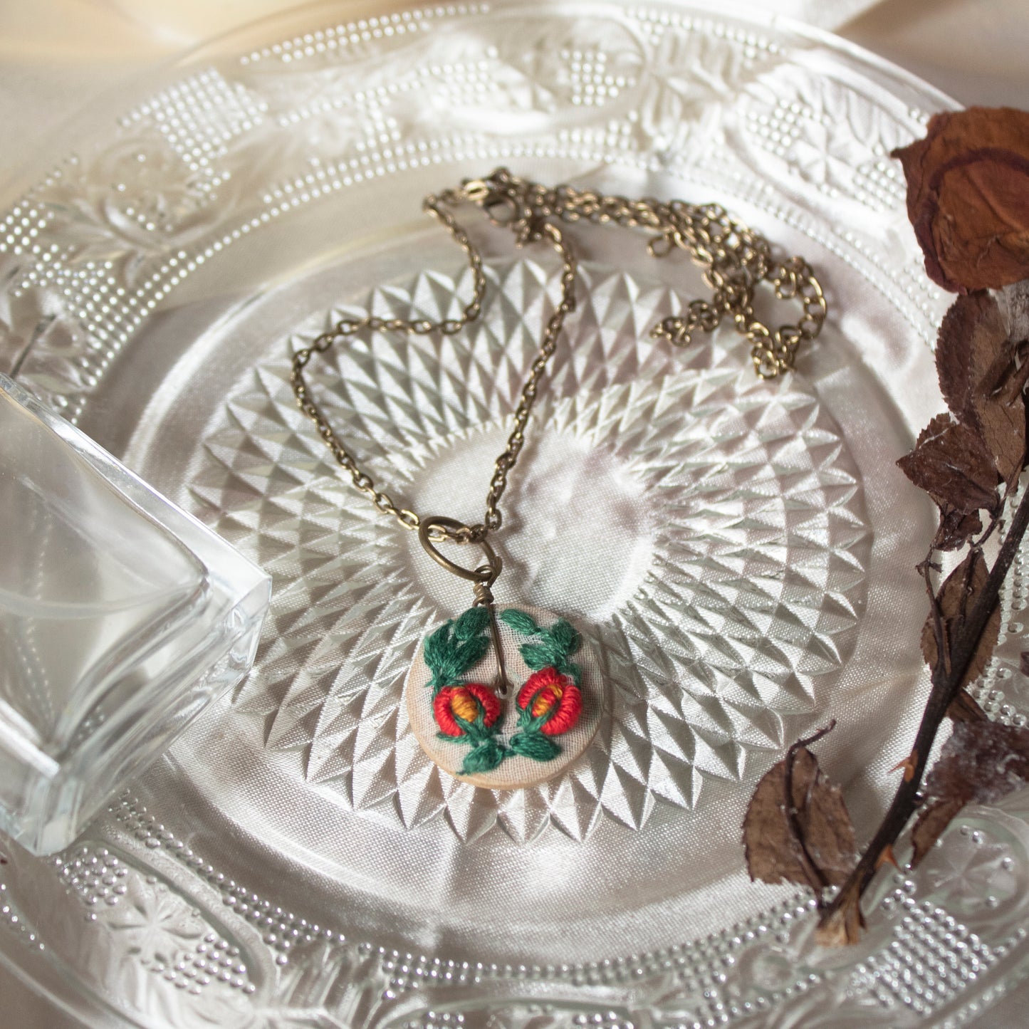 Dual Tone Rose Buds Branch Round Hollow Necklace