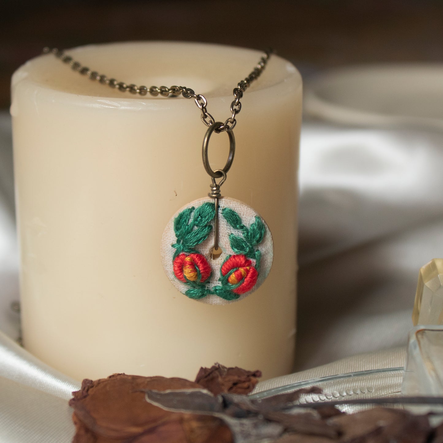 Dual Tone Rose Buds Branch Round Hollow Necklace