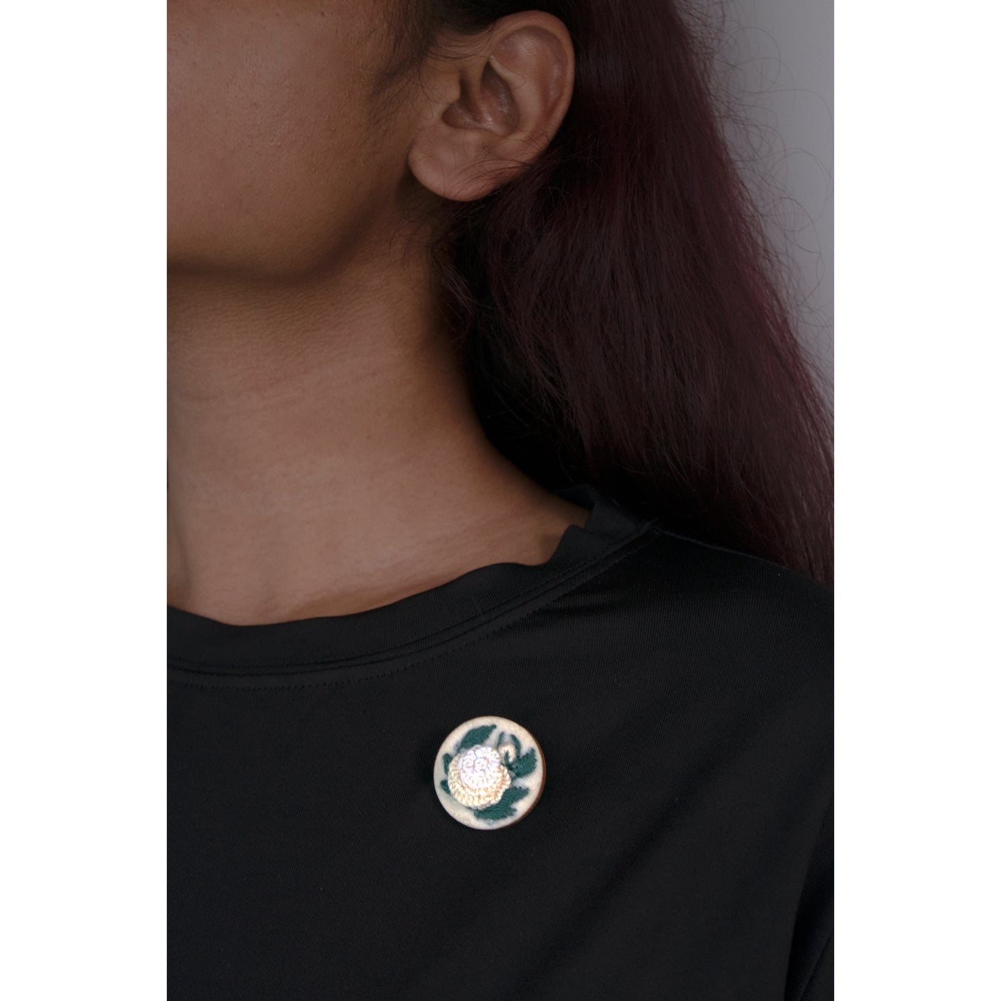 Gradient Off-White Rose Branch Round Brooch Pin