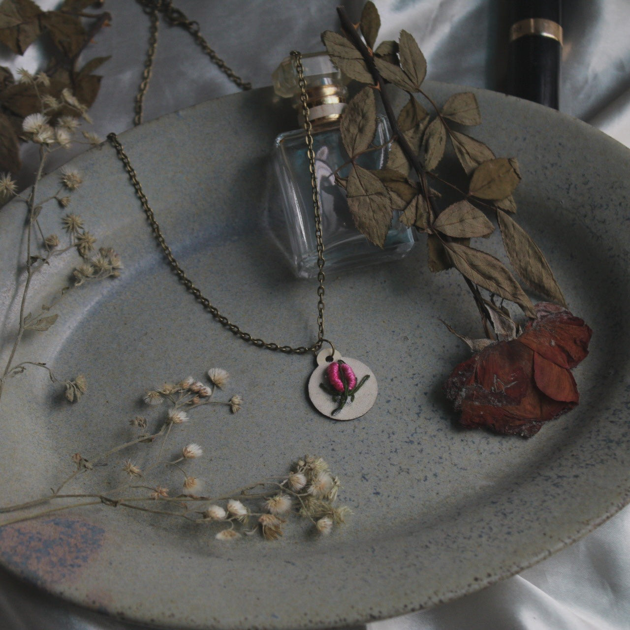 Pink Gradient Rose Bud Circular Necklace