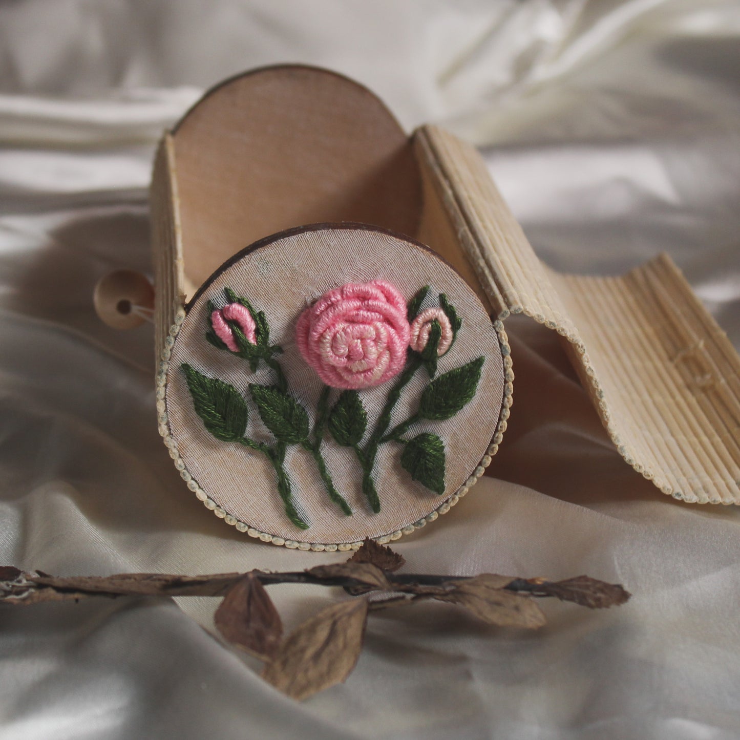 Pink Gradient Rose Branch Round Clutch Bag