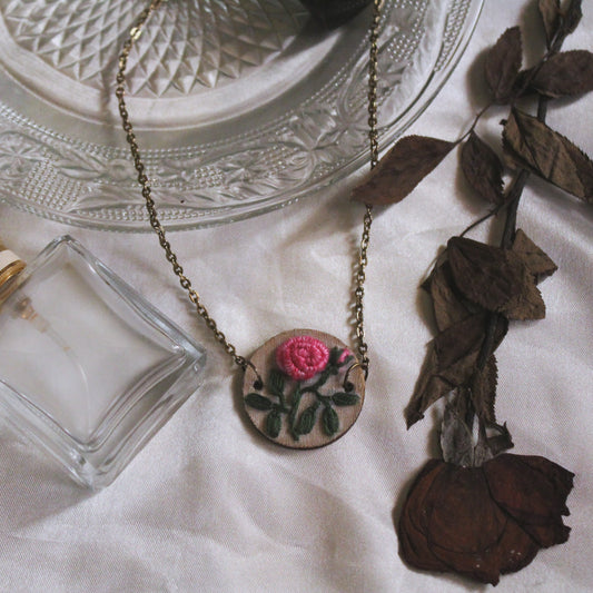 Pink Gradient Rose Branch Round Necklace