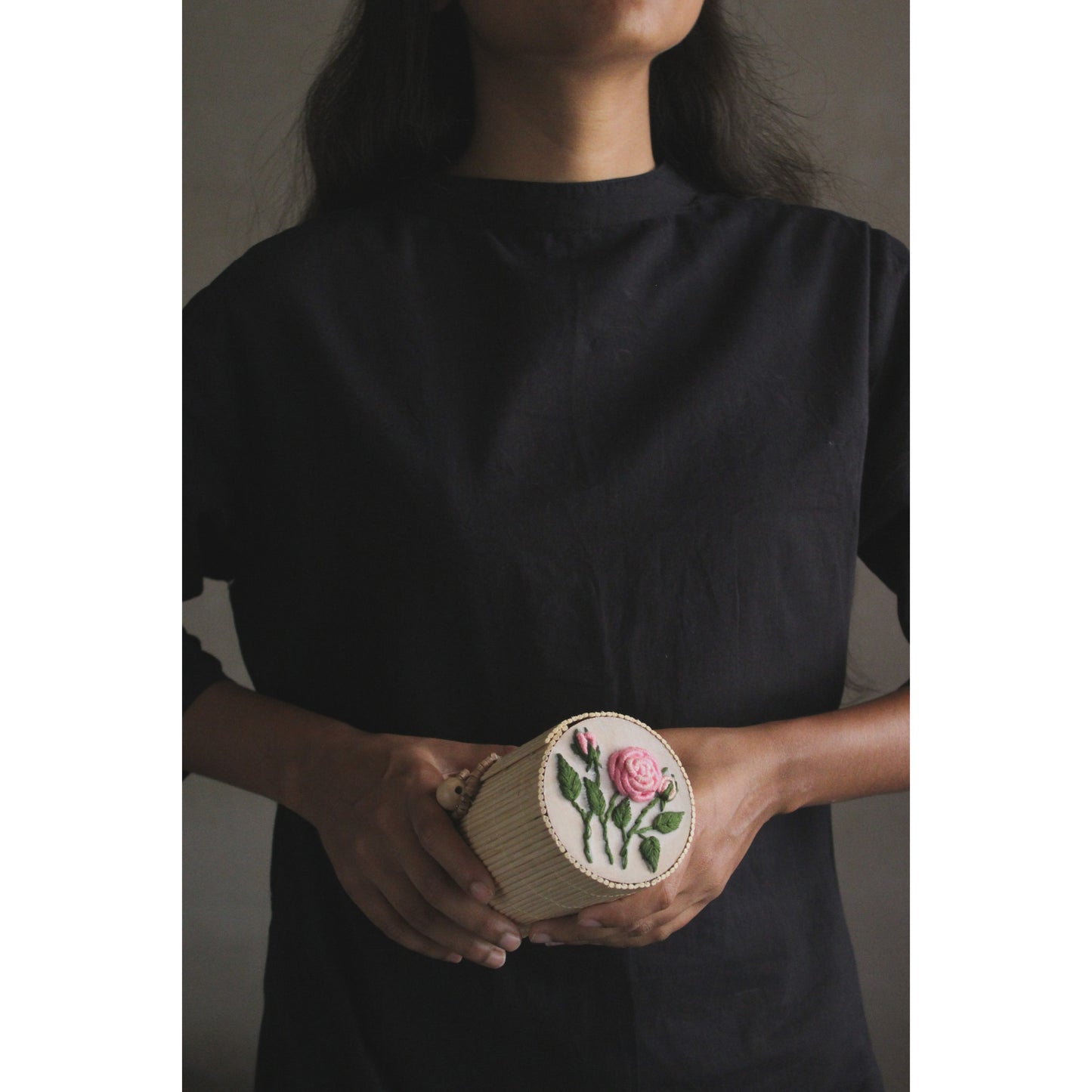 Pink Gradient Rose Branch Round Clutch Bag