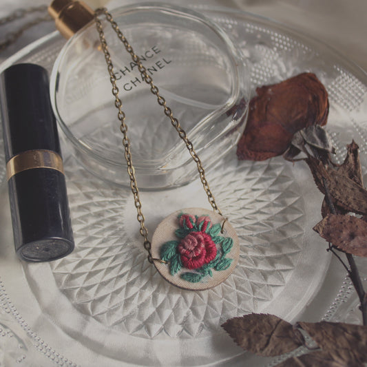 Maroon Gradient Rose Branch Round Necklace