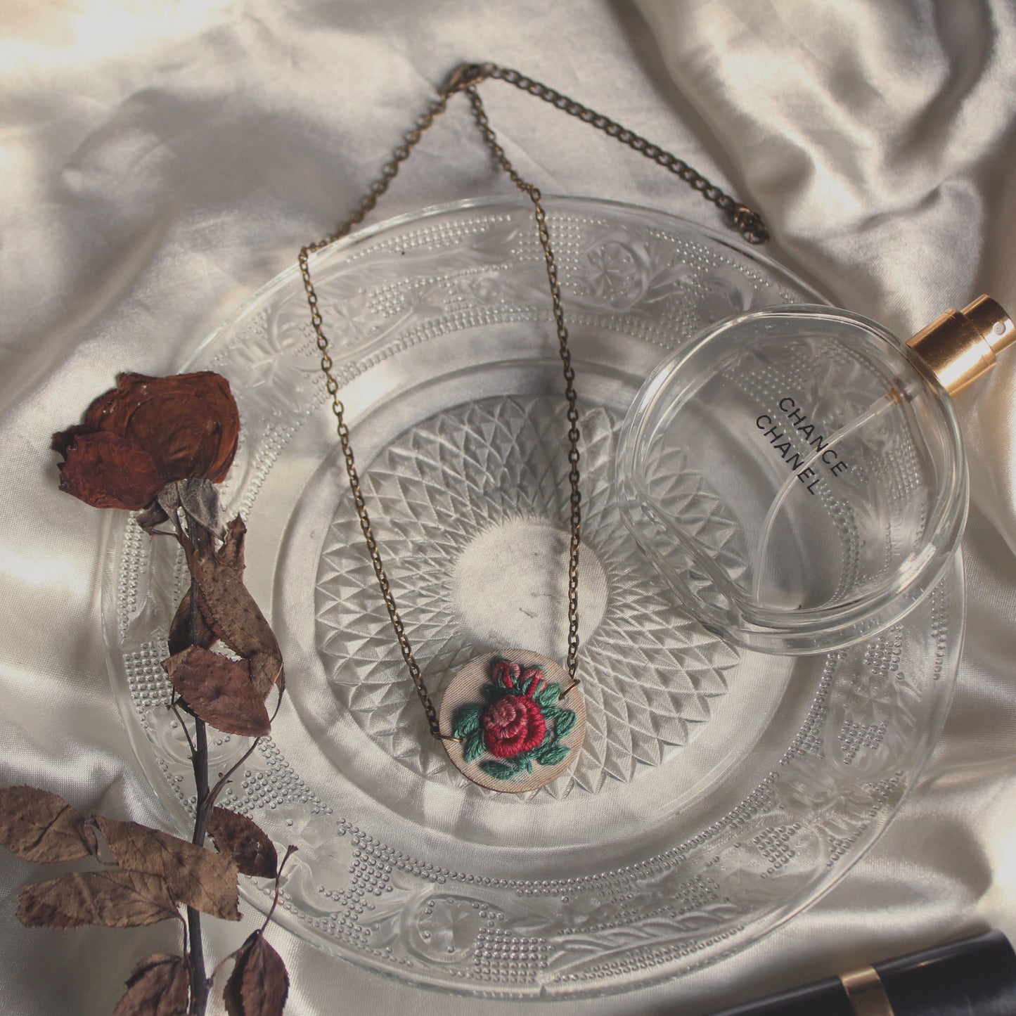 Maroon Gradient Rose Branch Round Necklace