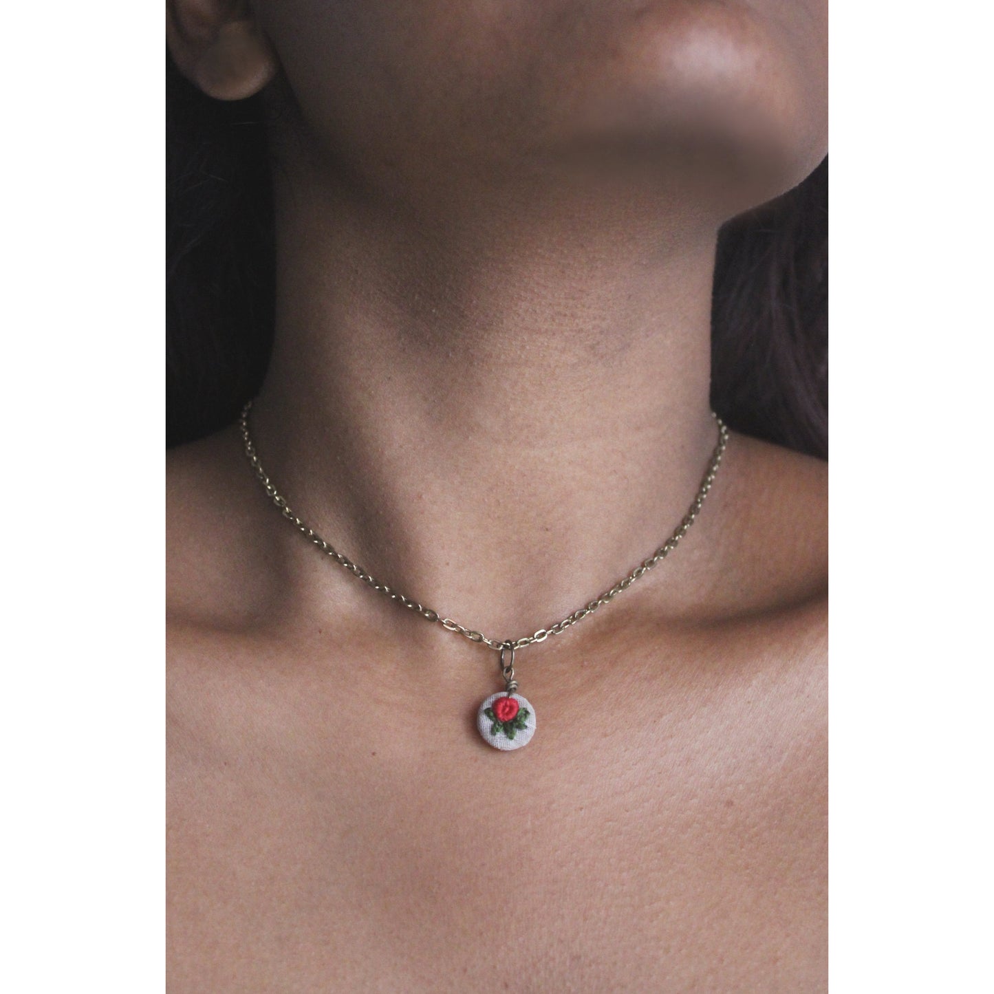Tiny Red Rose Branch Branch Hollow Round Necklace