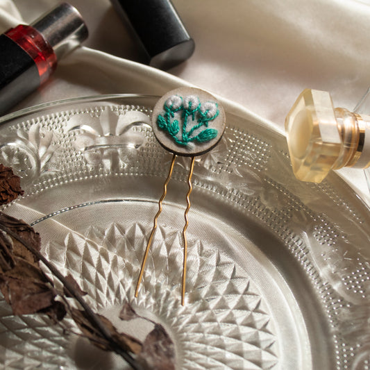 White Triple Rose Buds Round Hair Pin