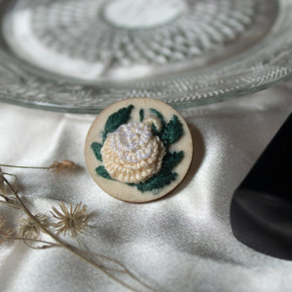Gradient Off-White Rose Branch Round Brooch Pin