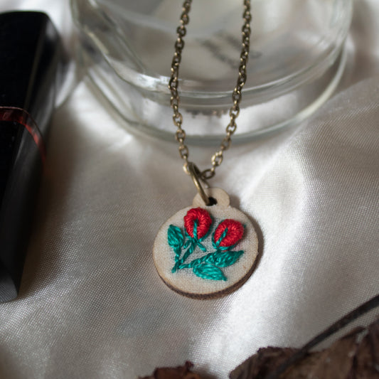 Double Red Rose Buds Round Hollow Necklace